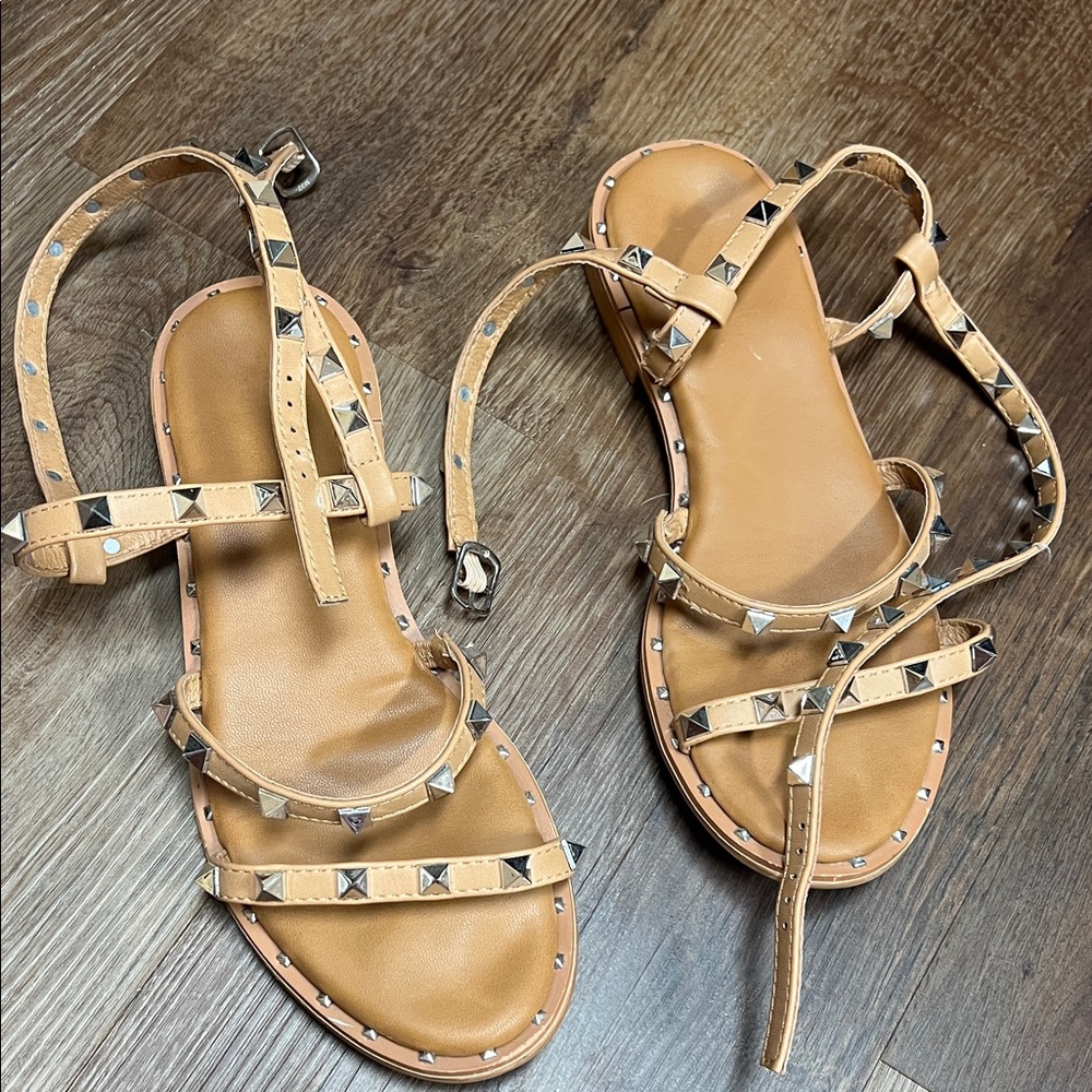 Nicole Miller Studded Tan Leather Women's Sandals - size 6 1/2